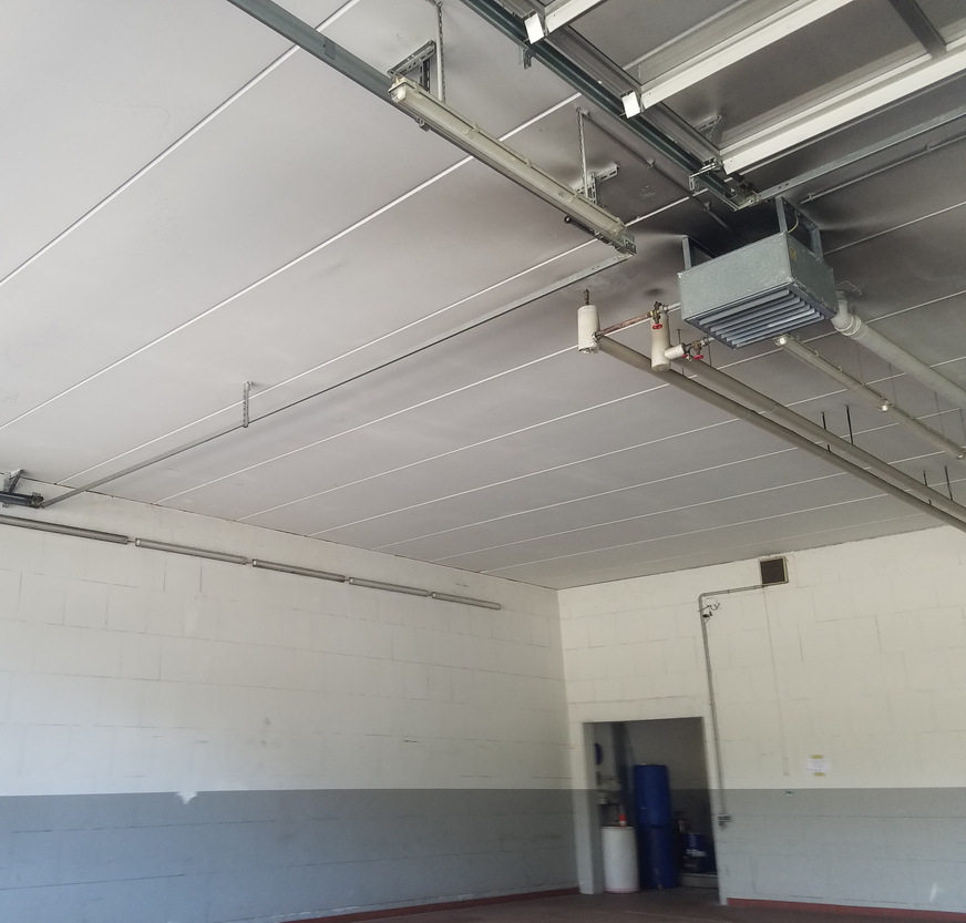 Eingebaut werden Lufterhitzer je nach Raumhöhe unter der Decke oder im hohen Seitenbereich.