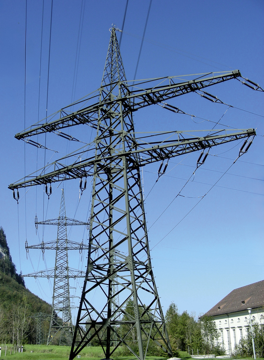 Die Auswirkung massenhaft verbauter Infrarotheizungen auf die Stromnetze wird derzeit von der IR-Branche nur am Rande thematisiert. In Österreich und der Schweiz dürfen elektrische Direktheizungen teilweise nicht als Hauptheizsystem bzw. nur in Ausnahmefällen eingebaut werden.