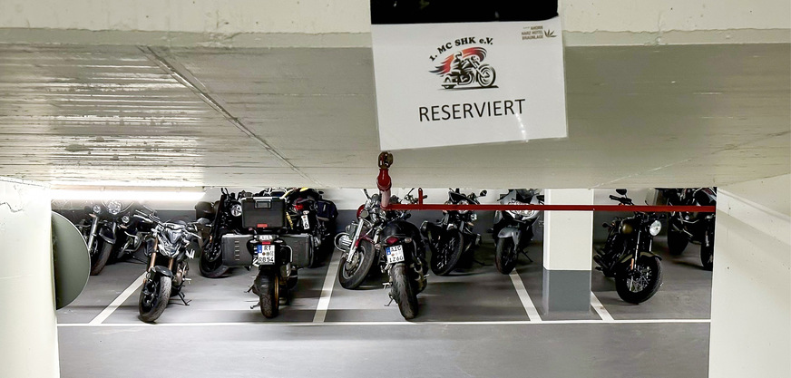 Die vierte Ebene des Parkhauses im „Ahorn Hotel Braunlage“ war für die 118 Motorräder der Mitglieder des 1. MC SHK reserviert.