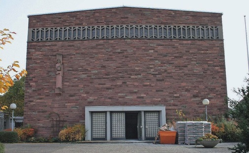 Die Beheizung der St. Elisabeth-Kirche erfolgte bisher über eine Luftheizung, die Ursache für Staub- und Rußverwirbelungen war. Im Zuge der Sanierung erfolgte die Umstellung auf das „Hypoplan“-Wandheizungssystem