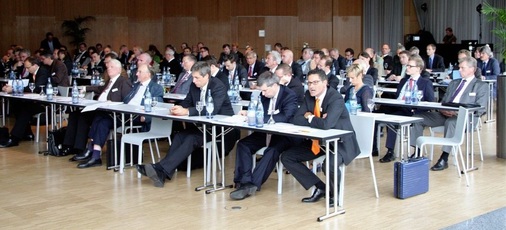 5. Bundesweites Ölsymposium: 125 Teilnehmer kamen nach Stuttgart, um über die Ölheizung hinausreichende Branchenthemen zu erörtern.