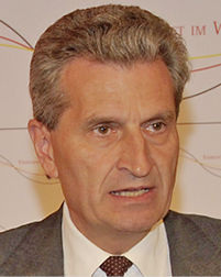 Günther Oettinger, Kommissar für Energie der EU: „Die Entwicklung von Stromspeichern ist massiv voranzutreiben.“