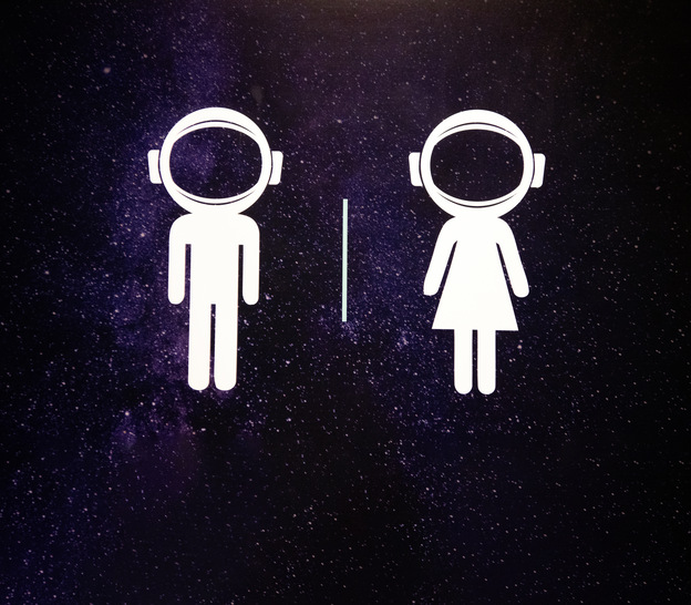 Eine Weltall-Toilette sollte für alle Geschlechter funktionieren und sich in fünf Minuten reinigen lassen. - © Bild: Getty Images / oui_pungyoi
