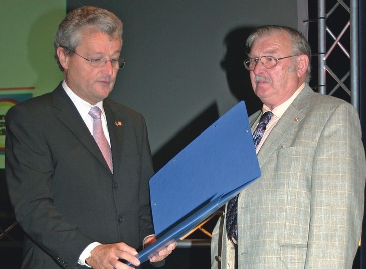 Der Vorsitzende Stather (l.) gratulierte dem neuen Ehrenvorstandsmitglied Sieghard Marquardt