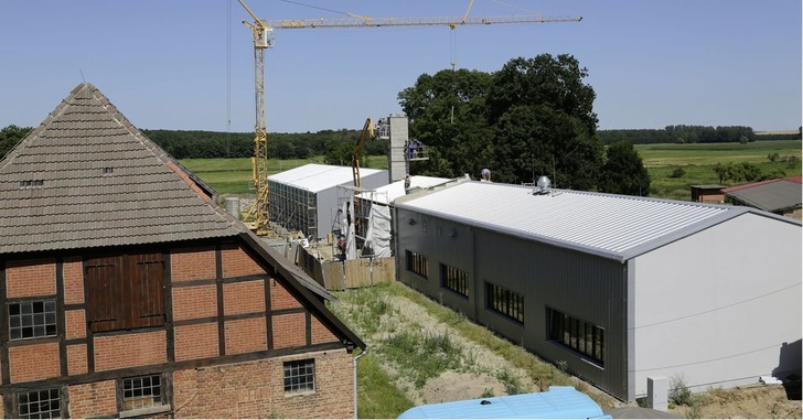 In vier Monaten entstand in Gülzow ein Heizhaus mit 1-MW-Strohfeuerung und zugehöriger Verfahrenstechnik. - © FNR/W. Stelter
