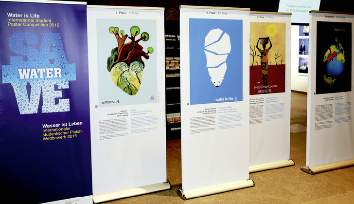 <p>
Die Siegerplakate sowie 143 weitere ausgesuchte Exponate waren bis Mitte April im Presse- und Informationsamt der Bundesregierung in Berlin ausgestellt.
</p>