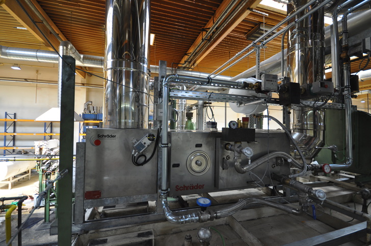 Zwei Abgaswärmetauscher wurden in einer Schraubenfabrik auf Glühöfen montiert und in die Abgasstrecke eingebunden. - © Schräder
