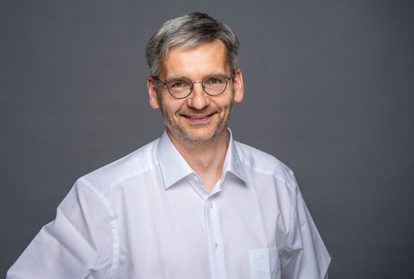 © Bild: Paradigma / Sebastian Berger „Wir wollen Systemlösungen für eine gute, sinnvolle Energiewende vorantreiben, damit jedes Haus nachhaltig mit Wärme und Energie versorgt werden kann.“  
Ulf Heidrich ist Teamleiter Produktmanagement der Marke Paradigma bei Ritter Energie- und Umwelttechnik GmbH & Co. KG.