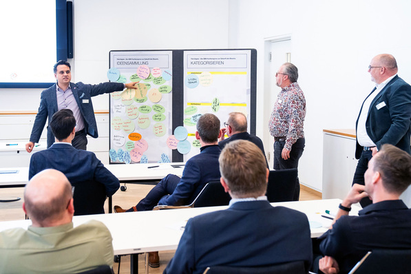 © Viega / Udo Geisler Gesprächsbedarf: In verschiedenen Workshops wurde beim BIM-Fachkongress intensiv unter anderem diskutiert, welche Konsequenzen die Digitalisierung für die Prozesse auf der Baustelle schon heute hat und was in Zukunft noch zu erwarten steht, Stichwort: Künstliche Intelligenz.