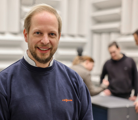 © Bild: Viessmann „Die Geräuschangaben von leistungsgeregelten Wärmepumpen sind oft unklar – es braucht klare Regelungen für mehr Transparenz.“ 
Thorsten Schmidt ist Head of Acoustics & Dynamics bei Viessmann