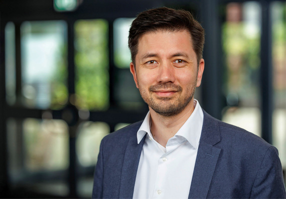 © Bild: Vaillant / Mike Koenig Photography „Mit der Aufstellung einer Großwärmepumpe ist die Arbeit ja nicht getan.“ 
Matthias Junge, Projektleiter Serielles Sanieren bei Vaillant Deutschland