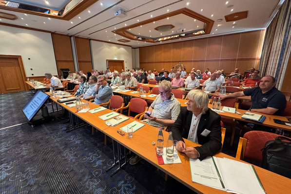 © HHManz Die ÜWG traf sich am 1. Juli 2025 zu ihrer 37. Mitgliederversammlung im hessischen Fulda.