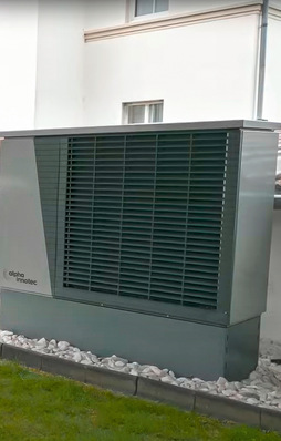 © Bild: Alpha Innotec/Weinkopf GmbH Durch die Installation einer vollmodulierenden Kaskade 4x Hybrox 8 Wärmepumpen des Herstellers Alpha Innotec kann eine Heizleistung bis 28 kW flexibel angepasst werden.