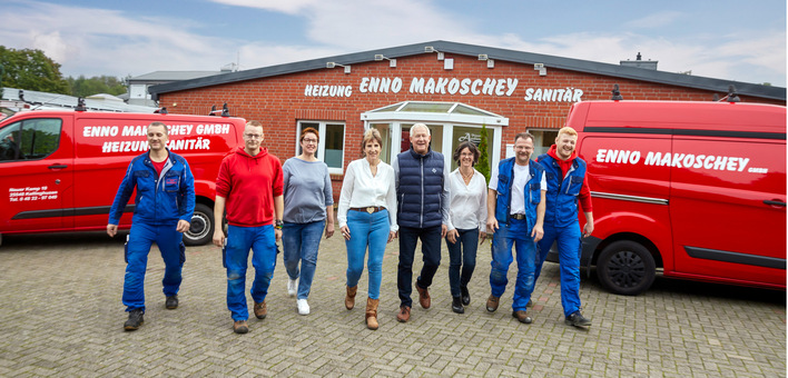 © Bild: Buderus Glückliche Gesichter, wenn die Firmenübergabe gelingt: Das Miteinander im Team des SHK-Betriebs Enno Makoschey GmbH in Kellinghusen ist Weltklasse, sagt die neue Geschäftsführerin Sigrid Studt.